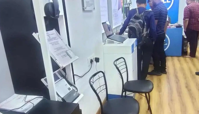 Dell Exclusive Store -    Ulhasnagar Inside - Ulhasnagar