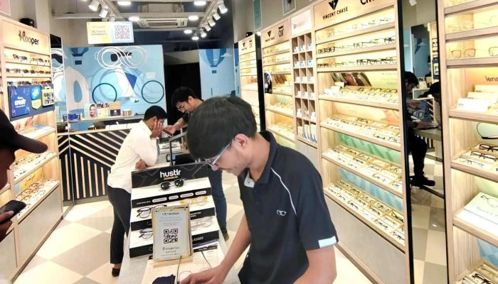 Lenskartcom At Navnath Nagar Dhule Optician - Dhule