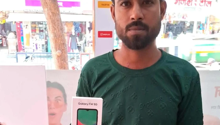 Poojara Telecom Airoli Best Mobile Phone Experience Store In Navi Mumbai Where - Navi Mumbai