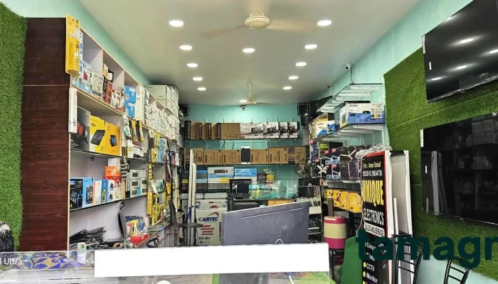 Unique Electronics -  Inside - Degloor
